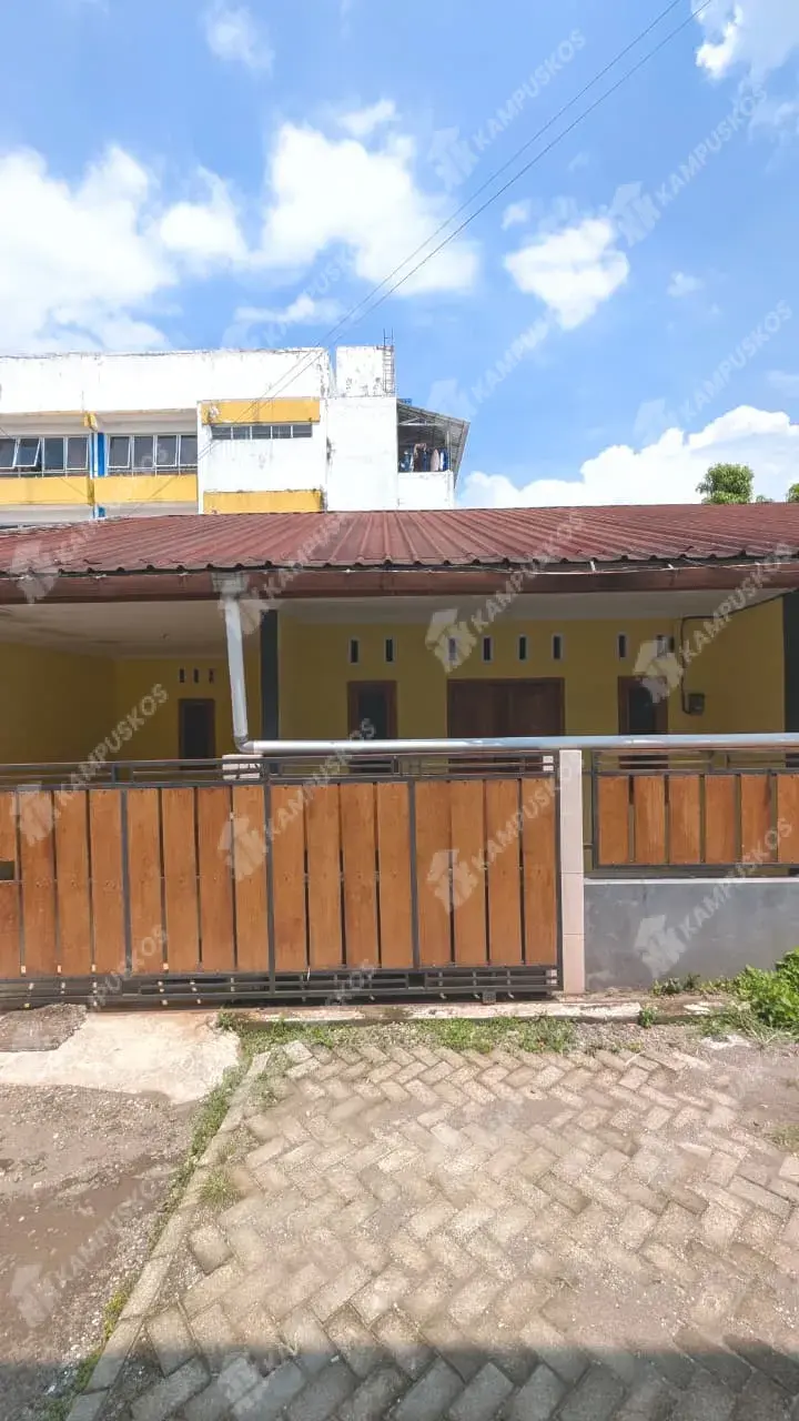 FOR RENT SPACIOUS HOUSE 4 KAMAR  LOKASI UGM/UNY PUSAT KOTA 4K01RBS130426