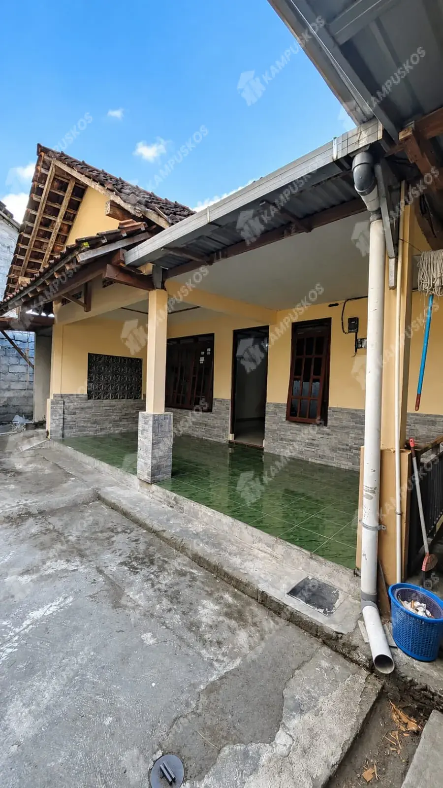 *FOR RENT RUMAH 3 KAMAR TIMUR LOTTE MART MAGUWO*  2K03DR110826 
