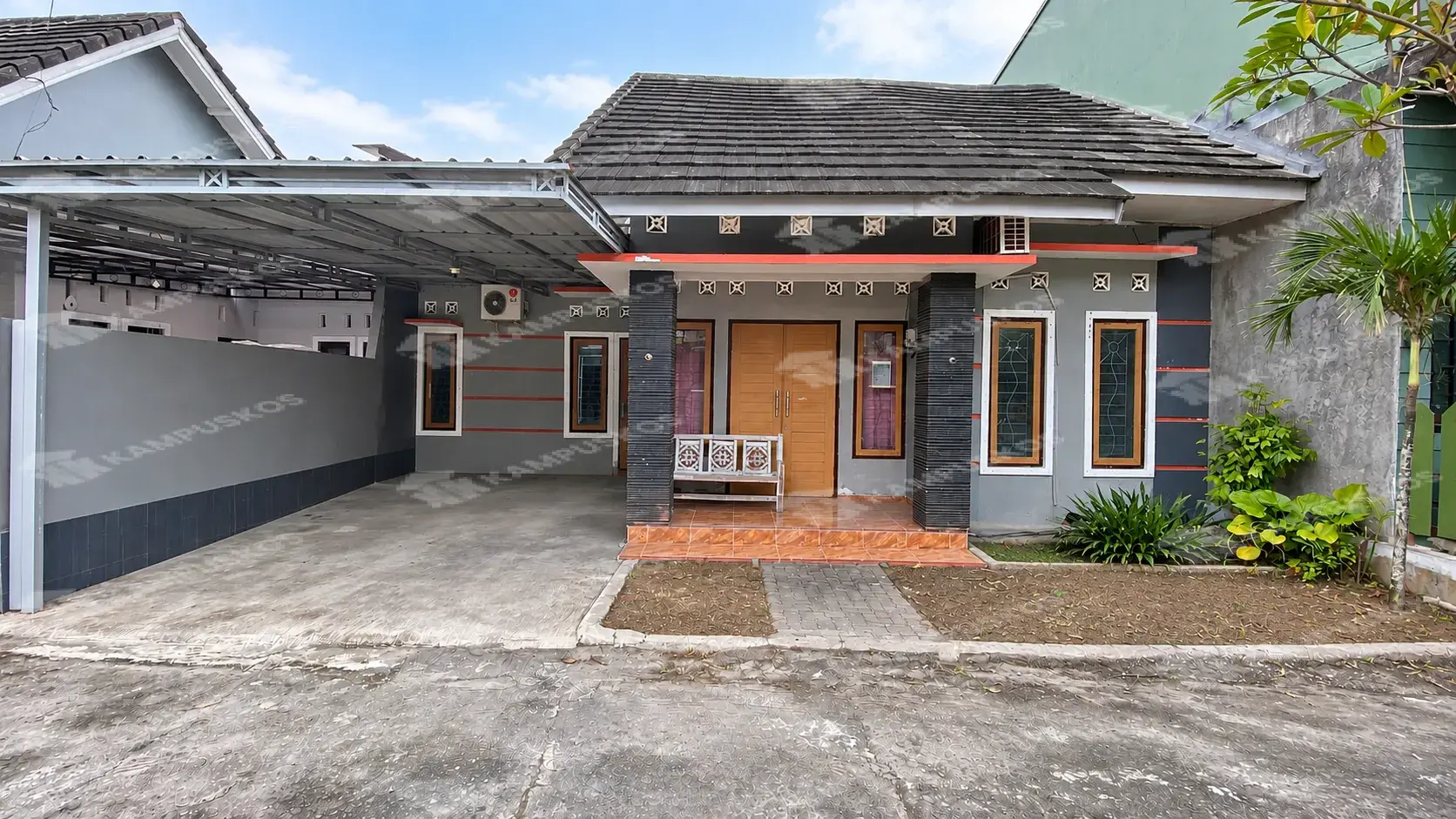 *KONTRAKKAN LV SEMI FURNISH RUMAH 3 KAMAR DI DALAM CLUSTER DI MAGUWOHARJO*  *3K03DR121026* 