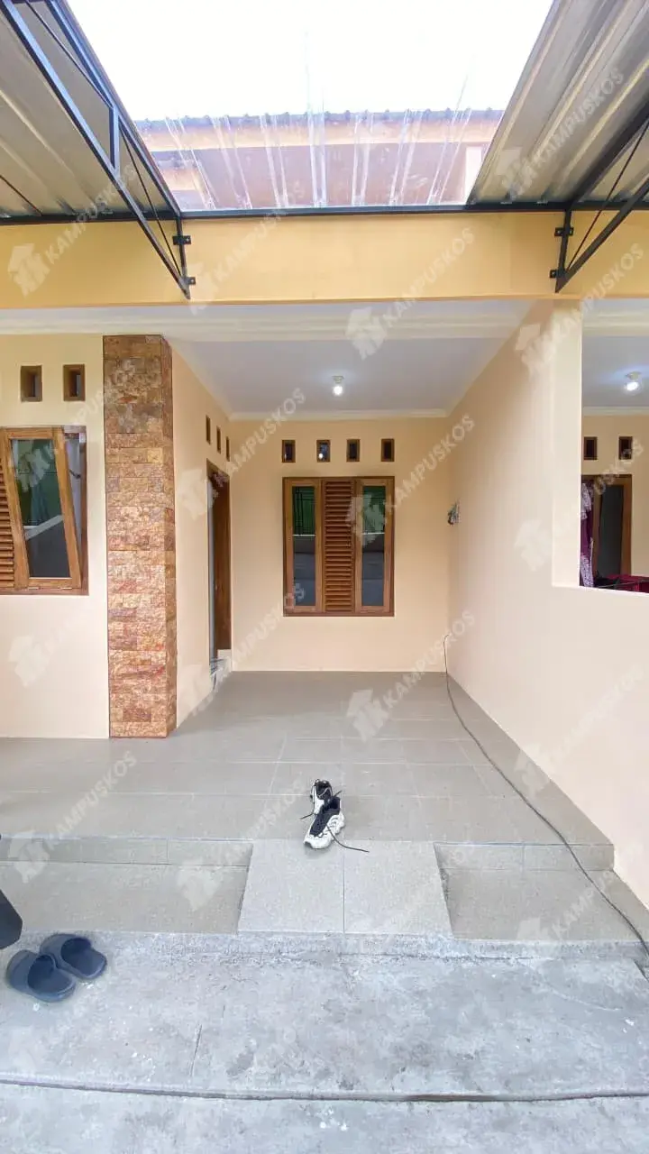 FOR RENT RUMAH ESTETIK 2 KAMAR PARKIR LUAS + LOKASI SUPER STRATEGIS DI MAGUWOHARJO,KALASAN, SLEMAN🏡   2K03DR080126 