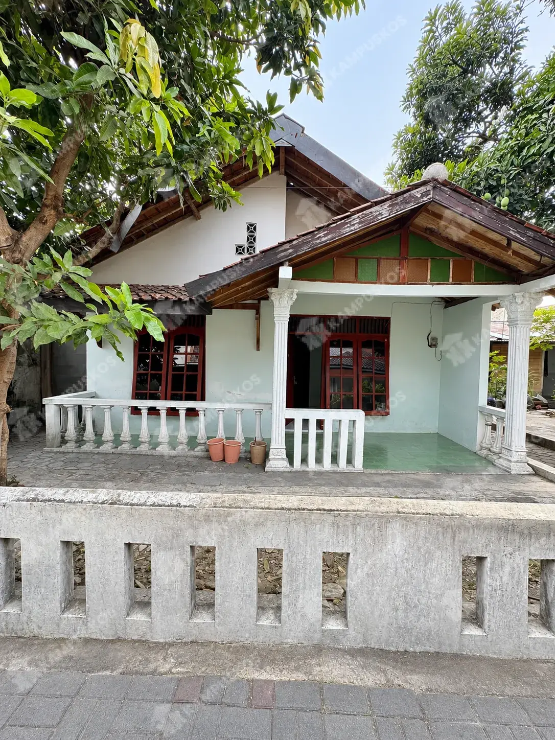 *For rent Rumah di Belakang Pakuwon Mall*  5K02R131026 